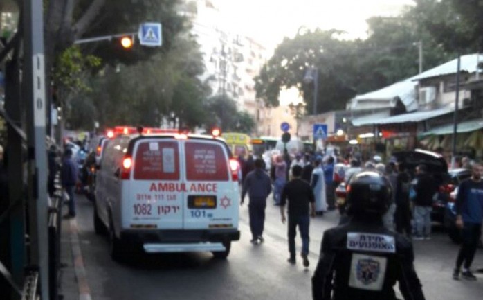 أصيب 5 مستوطنين إسرائيليين مساء الخميس، بجروح مختلفة شرق تل أبيب، جراء عملية إطلاق نار يرجح أن منفذها من سكان مدينة رام لله في الضفة الغربية.

