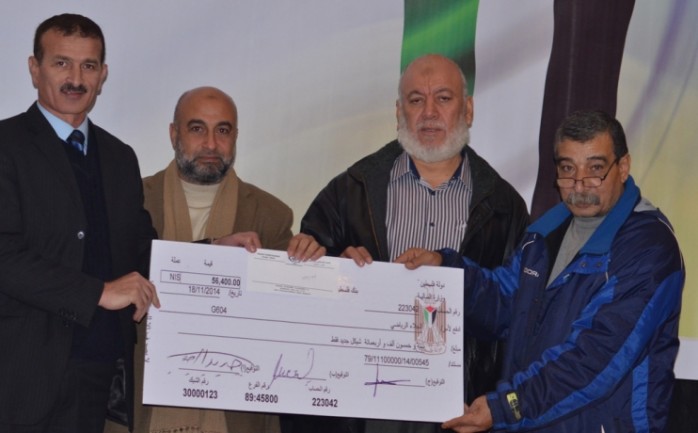 وزّع الاتحاد الفلسطيني لكرة القدم مبلغ 5000 دولار على أندية الدرجة الممتازة ضمن الدفعة الثالثة من راعي المسابقة شركة الوطنية موبايل عن الموسم الماضي.

واستلمت 10 أندية بالإضافة لشباب جباليا و