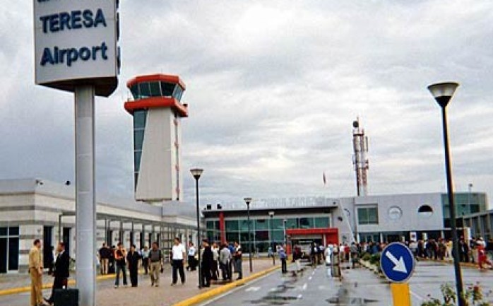 مطار العاصمة الألبانية