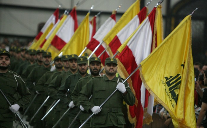 عناصر حزب الله اللبناني خلال عرض عسكري سابق في جنوب لبنان