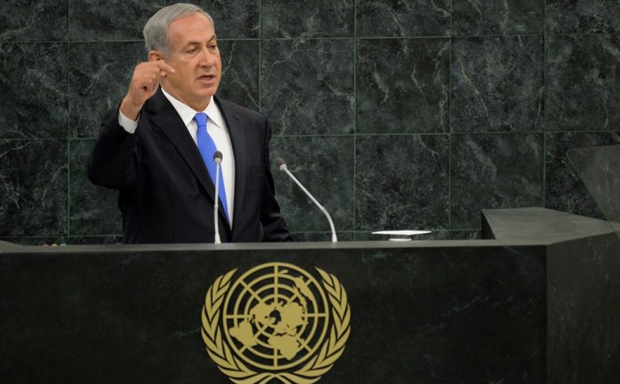 سخر رئيس وزراء الاحتلال الإسرائيلي بنيامين نتنياهو مساء الخميس الماضي، من الأمم المتحدة ووصفها بالمعزلة.

وأعلن نتنياهو خلال الخطاب بأن إسرائيل سترفض أي قرار يتبناه مجلس الأمن الدولي في ال