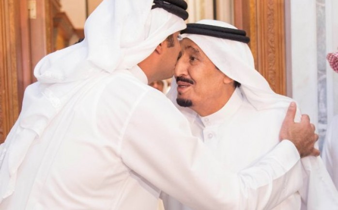 غادر العاهل السعودي الملك سلمان بن عبدالعزيز مساء اليوم الإثنين العاصمة السعودية الرياض متوجهاً إلى قطر.

وقالت وكالة الأنباء السعودية الرسمية أن الملك سلمان توجه إلى الدوحة لتقديم واجب العزا