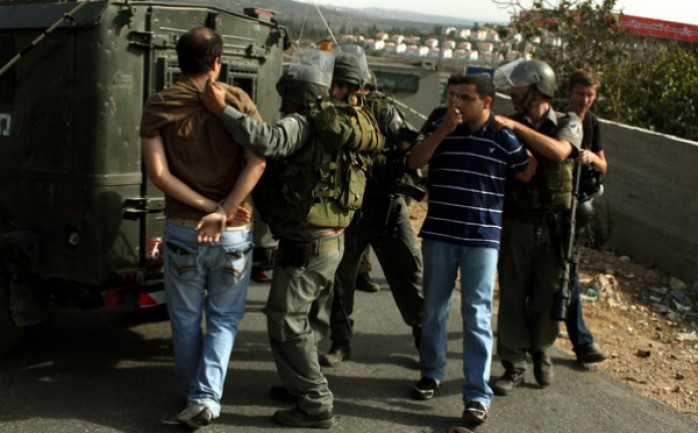 اعتقلت قوات الاحتلال فجر اليوم الجمعة، شابين من مخيم عايده شمال بيت لحم .

وأفاد مصدر أمني بأن قوات الاحتلال ا