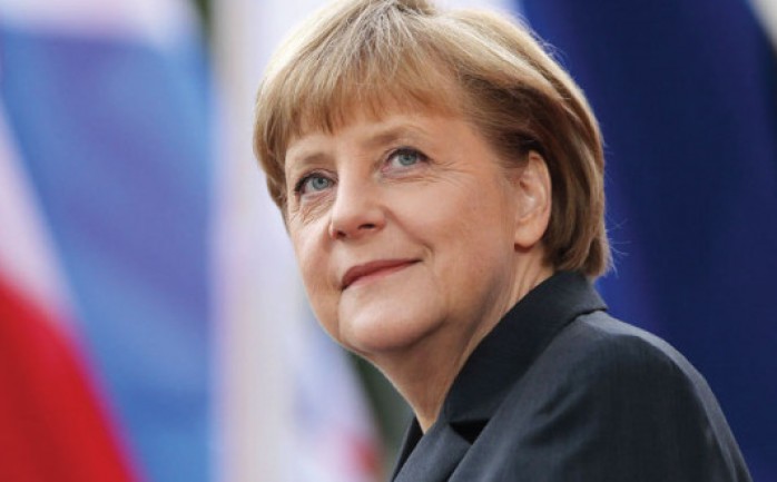 عُينت المستشارة الألمانية أنغيلا ميركل كمرشحة رسمية عن حزب "الاتحاد الديمقراطي المسيحي" وحزب "الاتحاد الاجتماعي المسيحي" لشغل منصب رئيسة الحكومة الألمانية.


