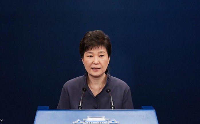 أكدت رئيسة كوريا الجنوبية باك جون هاي، الثلاثاء، أنها ستسحب مرشحها لمنصب رئيس الوزراء، إذا أوصى البرلمان بمرشح آخر، وإنها مستعدة للسماح لرئيس الوزراء الجديد بالسيطرة على الحكومة، وذلك في مسعى