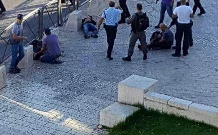 أصيب شرطيان إسرائيليان صباح الإثنين، جراء تعرضهما لعملية طعن قرب باب الساهرة شرقي القدس المحتلة.

وأوضحت الإذاعة الإسرائيلية أن شرطية أصيبت بجروح بالغة الخطورة 