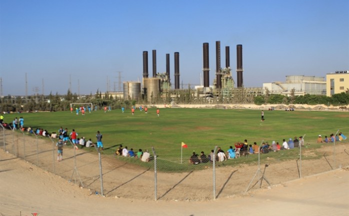 شرعت بلدية النصيرات وسط قطاع غزة بتنفيذ مشروع إنشاء المدرجات الغربية لملعب النصيرات البلدي الواقع بالقرب من شركة توليد الطاقة، بتمويل من صندوق تطوير وإقراض البلديات بقيمة 340 ألف يورو .

وأكد