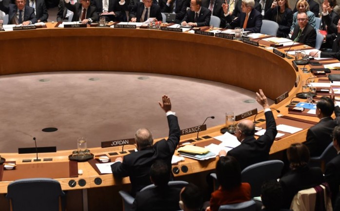 من المقرر أن يعقد مجلس الأمن الدولي اليوم جلسة خاصة لبحث الأوضاع في سوريا بناء على طلب روسيا.

وكانت فرنسا أعلنت اعتزامها طرح مشروع قرار للتصويت في المجلس يتضمن