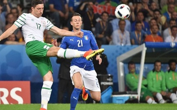 تغلب المنتخب الإيرلندي على نظيره الإيطالي 1-0 في المباراة التي جمعت المنتخبين ضمن منافسات الجولة الثالثة من المجموعة الخامسة لبطولة كأس الأمم الأوروبية.

وتدين إيرلندا بفوزها إلى روبي برادي ا