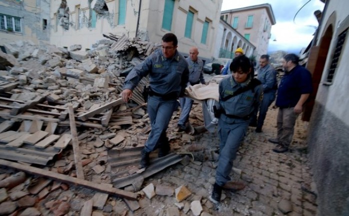 ارتفعت حصيلة الزلزال الذي ضرب وسط ايطاليا يوم أمس الأربعاء، إلى ما لا يقل عن 247 قتيلا، وفق ما أفاد الدفاع المدني الايطالي. 

وقد ضرب زلزال بقوة 6.2 درجة وسط اي