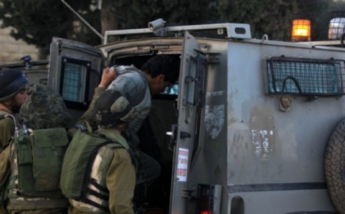أصيب شاب فلسطيني بجروح فجر السبت، جراء إطلاق قوات الاحتلال الإسرائيلي النار عليه قرب بلدة سلواد شرق رام الله.

وذكرت مصادر محلية، أن جنود الاحتلال المتمركزين عل
