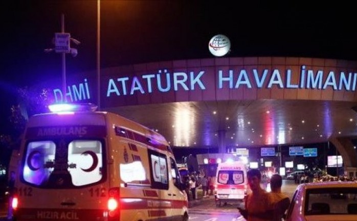 أعلن سفير فلسطين لدى تركيا فائد مصطفى، مساء السبت، عن وفاة الطفل ريان شريم من مدينة قلقيلية، متأثرا بالجروح التي أصيب بها في التفجيرات الإرهابية التي استهدفت مطار أتاتورك في مدينة اسطنبول الت