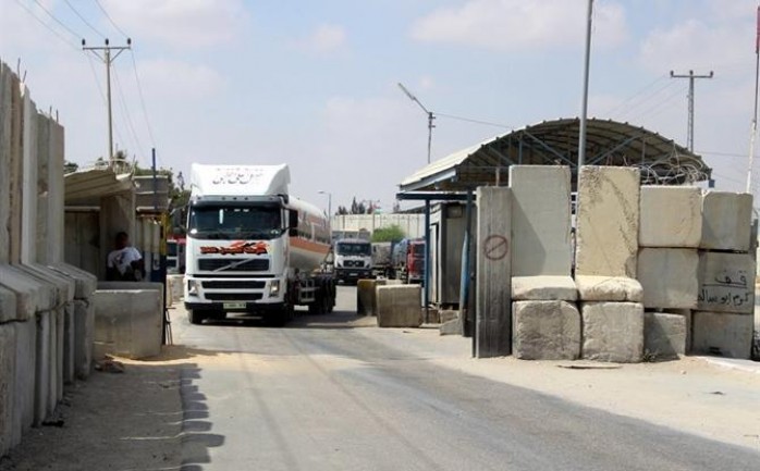فتحت سلطات الاحتلال الإسرائيلي صباح الثلاثاء، معبر كرم أبو سالم التجاري لإدخال 750 شاحنة محملة بالبضائع التجارية والزراعية والمساعدات الدولية بعد إغلاقه أربعة أيام متتالية بحجة ال