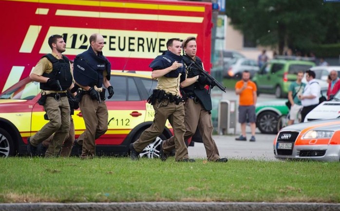 قالت وسائل إعلام ألمانية اليوم الجمعة إن حادث إطلاق نار وقع في مركز للتسوق في ميونيخ عاصمة ولاية بافاريا، أسفر عن سقوط 15 قتيلا وعدد الجرحى غير محدد.

