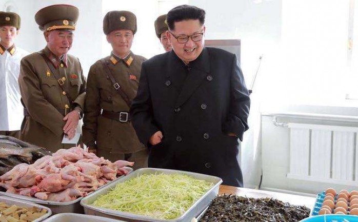 أصيب عدد كبير من جنود الجيش الكوري الشمالي بالإسهال نتيجة اتباع نظام غذائي جديد بأمر من الزعيم كيم يونغ أون.

وأفادت وكالة &quot;يونايتد برس إنترناشيونال&quot; 