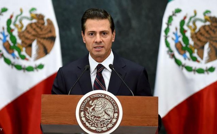 انتقدت حكومة المكسيك إسرائيل أمس، بسبب تغريدة لرئيس الوزراء بنيامين نتنياهو، أشادت فيما يبدو بخطة الرئيس الأميركي دونالد ترامب لبناء جدار على الحدود مع المكسيك لمنع تسلل المهاجرين غير 