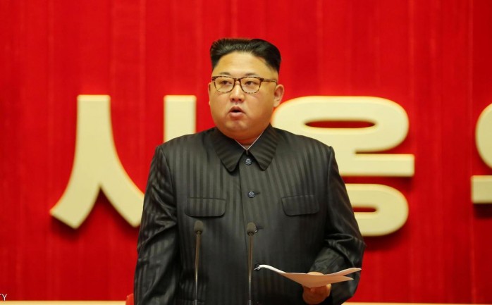&nbsp;

ذكرت تقارير مختلفة، أن الزعيم الكوري الشمالي كيم جونغ خسر أحد أهم المسؤولين الذين يثق بهم، وانشق عنه مع مليارات الدولارات وأصبح لاجئا في دولة أوروبية.

