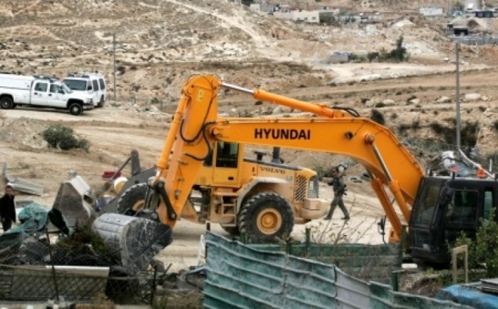 هدمت قوات الاحتلال الإسرائيلي فجر الخميس، &quot;بركسين&quot; وملحمة، في بلدة بيتا جنوب نابلس .

وقال مسؤول ملف