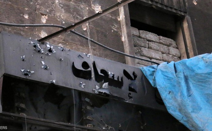 استهدفت طائرات حربية صباح الأربعاء أكبر مستشفيين يخضعوا لسيطرة المعارضة في حلب، وامتدت سلسلة الغارات على الأحياء الشرقية، وأسفرت عن وقوع عدد من القتلى والجرحى بسلسة غارات روسية سورية .

