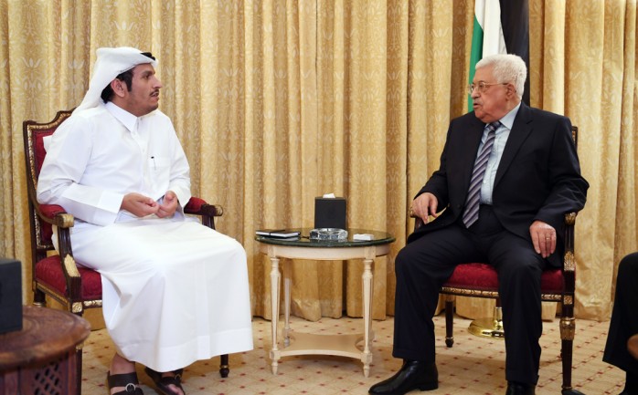 اجتمع الرئيس محمود عباس مساء الأربعاء،&nbsp; في مكان إقامته في الدوحة مع وزير الخارجية القطري الشيخ محمد بن عبد الرحمن آل ثاني.

وناقش الرئيس مع المسؤول القطري 