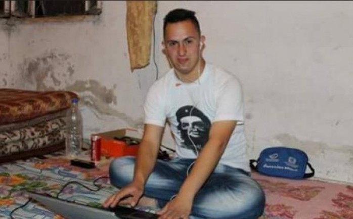 استشهد الشاب عريف شريف جرادات (٢٢عامًا)، مساء الأحد، متأثرًا بإصابته برصاص قوات الاحتلال الإسرائيلي الشهر الماضي في بلدة سعير شمال مدينة الخليل جنوب الضفة الغربية المحتلة.

وأكدت وزارة الصحة 