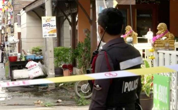 قتل أربعة أشخاص على الأقل في سلسلة تفجيرات وقعت في تايلاند مساء الخميس وصباح الجمعة، استهدفت منتجع &quot;هوا هين&quot; السياحي، بحسب آخر حصيلة أعلنتها السلطات.

