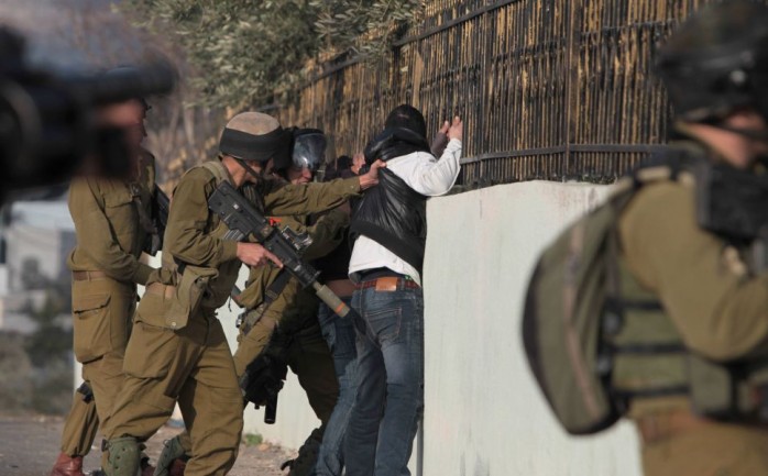 اعتقلت قوات الاحتلال الإسرائيلي، الاثنين، شابين من بلدة صوريف شمال غرب الخليل، جنوب الضفة الغربية.

وأفادت مصا
