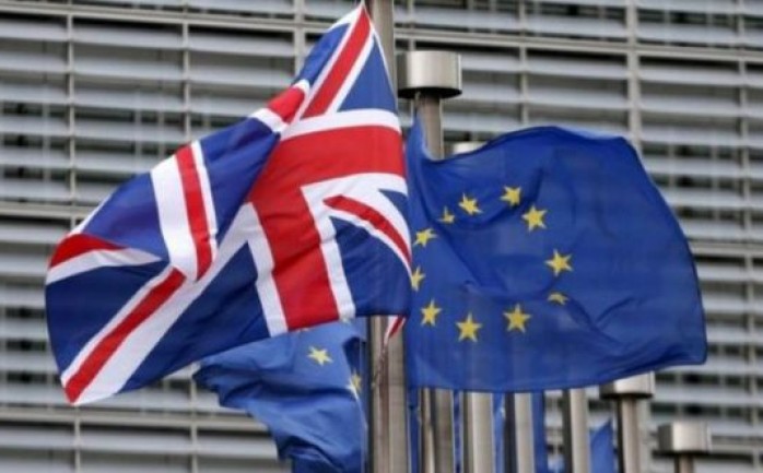 أعلن البنك المركزي البريطاني الجمعة عن أنه مستعد للتحرك لضمان الاستقرار النقدي والمالي للمملكة المتحدة ويراقب عن كثب تطور الوضع بعد قرار البريطانيين الخروج من الاتحاد الاوروبي.