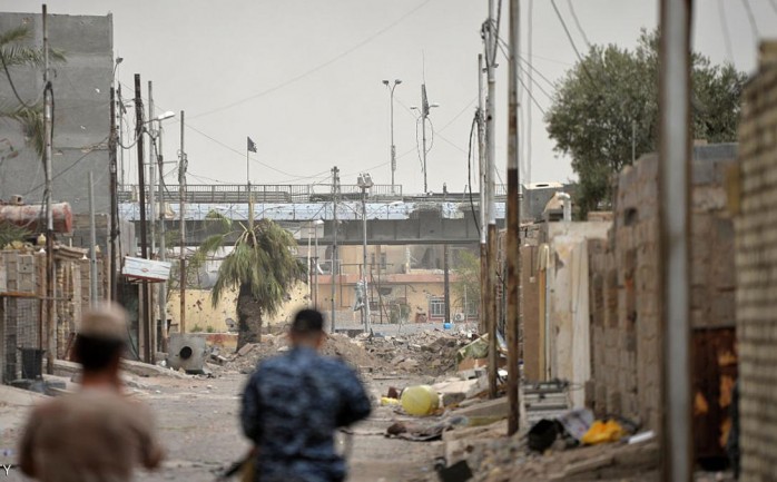 باتت أحياء مدينة الفلوجة التي تمت استعادة السيطرة عليها مؤخرا من قبل القوات العراقية أشبه بمدينة أشباح، بعد أن هجرها سكانها واستقرت فيها القوات الأمنية بعد طرد مسلحي &quot;داعش&quot; الإرهابي