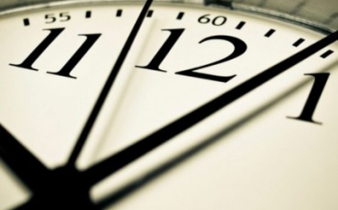 أظهر باحثون أن الوقت سيصبح أكثر دقة مع جيل جديد من الساعات، يسمى &quot;الساعات الضوئية&quot;، بعد عقود على استخدام الساعات الذرية.

واوضح الباحثون أن الساعات الضوئية (أوبتيكال كلوكس) تعيد تعر
