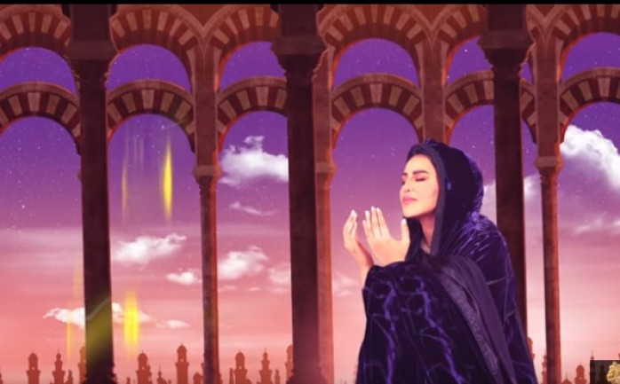 &nbsp;

استقبلت الفنانة الإماراتية أحلام شهر رمضان المبارك بطرحها أنشودتها الجديدة بعنوان &quot;أسماء الله الحسنى&quot;، بمناسبة حلول الشهر الفضيل.

وكانت أحلام أعلنت قبل أسبوع أنها ستتوقف عن