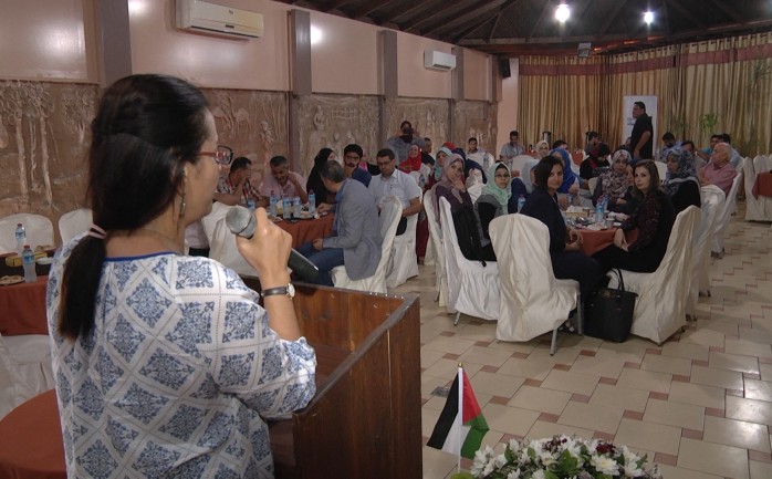احتفت مؤسسة "فلسطينيات" بالصحافي الفلسطيني من خلال لقاء يجمع بين صحافيين من قطاع غزة، تأكيداً على ضرورة حماية الصحافي ومساعدته في ممارسة المهنة بكل موضوعية وحرية.

