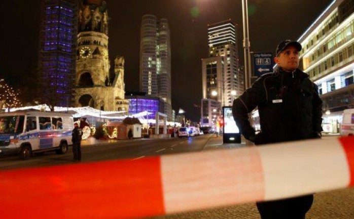 قالت الشرطة الألمانية إن هناك احتمال كبير أن يكون الهجوم الذي حدث في العاصمة الألمانية برلين "هجوماً إرهابياً"، حيث كان رجل يقود شاحنة قد اقتحم سوقا ليليا يقام بمناسبة أعياد الميلاد في قلب ال