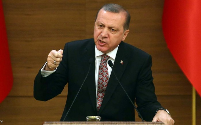 قال الرئيس التركي رجب طيب إردوغان، الأربعاء، إن بلاده لن تسمح بأن تتسبب عملية تحرير الموصل من داعش في &quot;دماء ونار&quot; بالمنطقة لما سيترتب عليها من صراع طائفي.

وأضاف إردوغان خلال احتفال