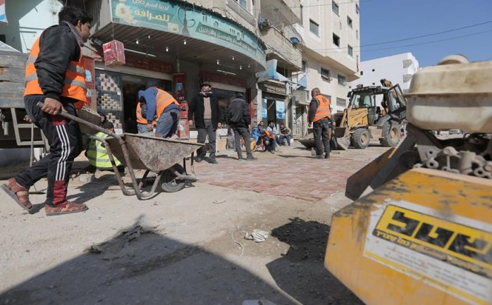 بدأت دائرة الطرق والمنشآت في بلدية غزة الخميس، بصيانة الشوارع المتضررة من المنخفض الجوي الذي تعرضت له المدينة في الأيام الماضية.

وأوضحت الدائرة أن الأعمال شملت