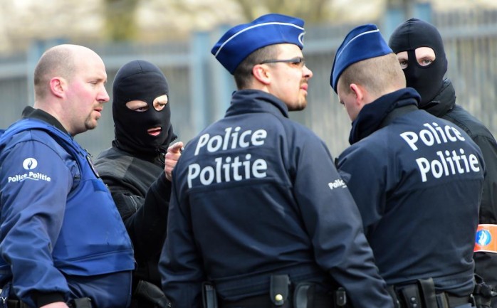 قالت الشرطة البلجيكية إن شخصاً مسلحاً قام مساء اليوم الثلاثاء باحتجاز نحو 15 شخصاً كرهائن في متجر بضاحية &quot;فورست&quot; بالعاصمة بروكسل، قبل أن يتم اعتقاله.

ونقلت شبكة &quot;سكاي نيوز&quo
