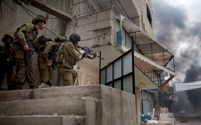 أصيب ثلاثة شبان فلسطينيين اليوم الخميس، برصاص قوات الاحتلال الإسرائيلي في مخيم الدهيشة جنوب بيت لحم.

وق