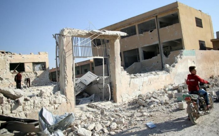 طالب الأمين العام للأمم المتحدة بان كي مون بإجراء تحقيق فوري ومستقل في الهجوم على مدرسة في ريف إدلب (شمال غرب سوريا)، الذي خلّف عشرات القتلى، بينهم 22 طفلا، بينما دعا مبعوثه الخاص بالتعليم إل