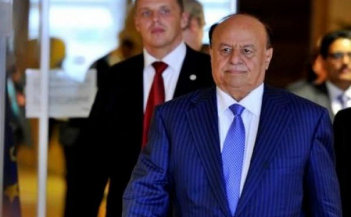 وافقت الرئاسة اليمنية الأحد، على مبادرة الأمم المتحدة لحل النزاع في اليمن، وفوّضت الوفد الحكومي بالتوقيع عليها في دولة الكويت.

وذكرت وكالة الأنباء الرسمية التابعة للحكومة، (سبأ)، أن
