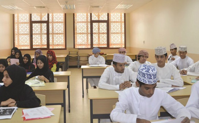 أعلنت وزارة التربية والتعليم العالي، اليوم الثلاثاء، عن توفر عدد من المنح الدراسية في سلطنة عُمان بمجال البكالوريوس، للعام الدراسي 2016- 2017.

ودعت الوزارة الطلبة الراغبين بالمنافسة على هذه 