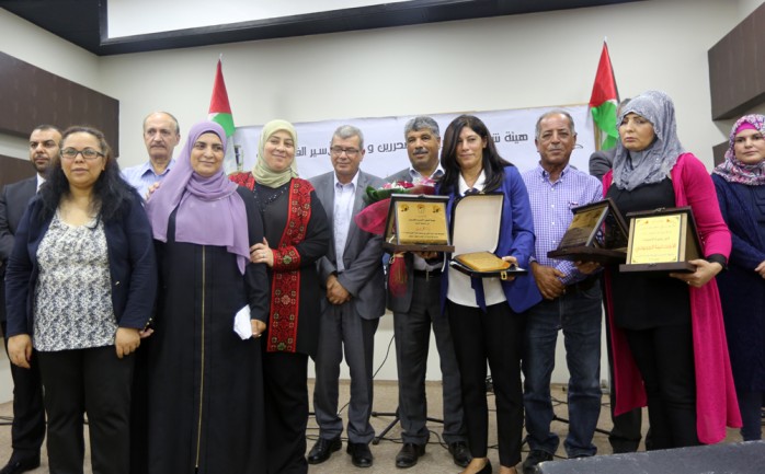نظمت هيئة شؤون الأسرى والمحررين اليوم الثلاثاء، احتفالاً في قاعة الهلال الأحمر الفلسطيني بالبيرة، تم خلاله توزيع الجوائز على الفائزين في مسابقة الحرية لعام 2016 والتي تنظمها الهيئة سنويا كجزء