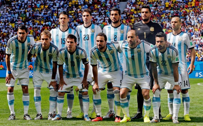 أعلن مدرب المنتخب الأرجنتين إدجاردو باوزا، عن التشكيلة الرسمية التي سيخوض بها مواجهة البرازيل فجر الجمعة ضمن التصفيات المؤهلة إلى كأس العالم 2018 في روسيا عن قارة أمريكا الجنوبية.

وتحل الأرج