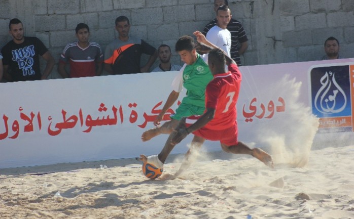 تأهل فريقا خدمات رفح والصداقة لنهائية دوري كرة القدم الشاطئية لأندية الدرجة الممتازة في غزة، عقب فوزهما على خدمات خانيونس والهلال على التوالي.

وتغلب خدمات رفح على خدمات خانيونس بنتيجة 5-3، ح