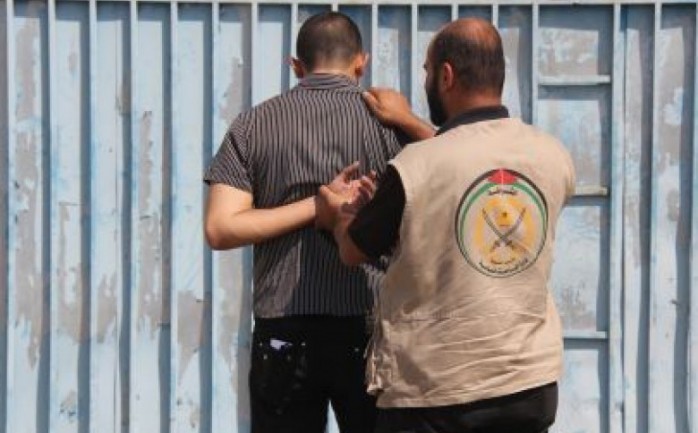 قبضت المباحث العامة في غزة على مواطن قام بسرقة العديد من المواطنين في مخيم الشاطئ غرب مدينة غزة.

وقالت المباحث العامة في قسم الشاطئ إن شكوى تقدمت بها ا