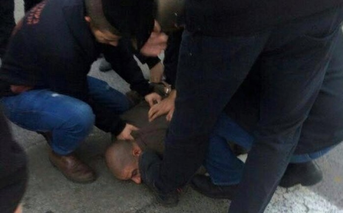 قضت محكمة الاحتلال الإسرائيلي اليوم الأربعاء على الشاب الفلسطيني سعيد قمبز بالحبس الفعلي لمدة 17 عاما، بزعم تنفيذه عملية طعن قبل عام في مدينة القدس المحتلة.

وذ