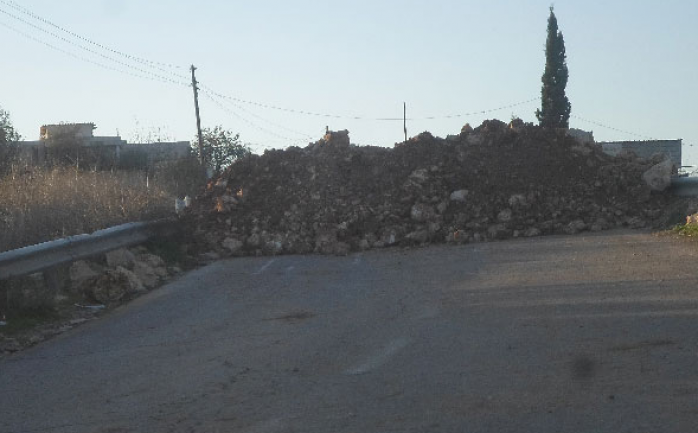 أغلقت قوات الاحتلال الإسرائيلي اليوم الأحد، مداخل قرية &quot;ياسوف&quot; شرق سلفيت بالسواتر الترابية.

وذكرت مصادر محلية وأمنية، أن جرافات الاحتلال أغلق
