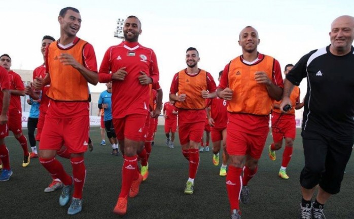 استدعى مدرب المنتخب الوطني عبد الناصر بركات 25 لاعباً لخوض الاستعدادات التي يخوضها &quot;الفدائي&quot; تستمر على مدار خمسة أيام تبدأ اليوم الأحد وحتى الأول من سبتمبر المقبل.

ويأتي استدعاء