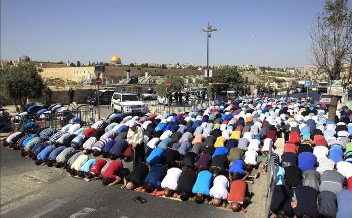 غادر 226 مواطناً من قطاع غزة صباح الجمعة عبر معبر بيت حانون &quot;إيرز&quot; لمدينة القدس المحتلة لأداء صلاة الجمعة في رحاب المسجد الأقصى المبارك.

