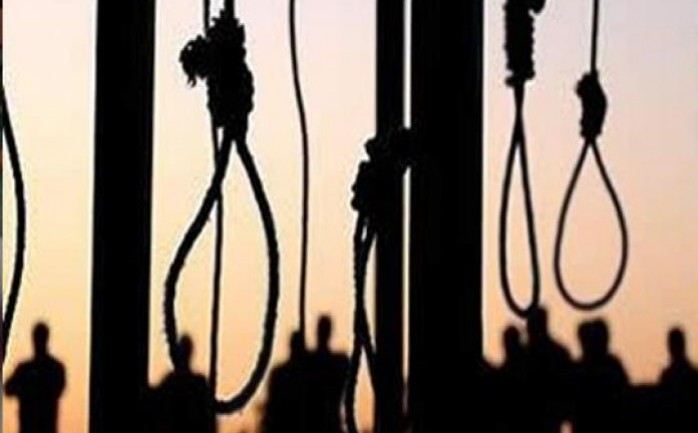 قال مجلس المقاومة الإيرانية المعارض في باريس إن الجمهورية الاسلامية الإيرانية أعدمت 57 سجيناً أغلبهم من الشباب منذ بداية عام 2017.

وأوضح المجلس أن إيران كثفت الإعدامات في الأسبوع الماضي حيث 