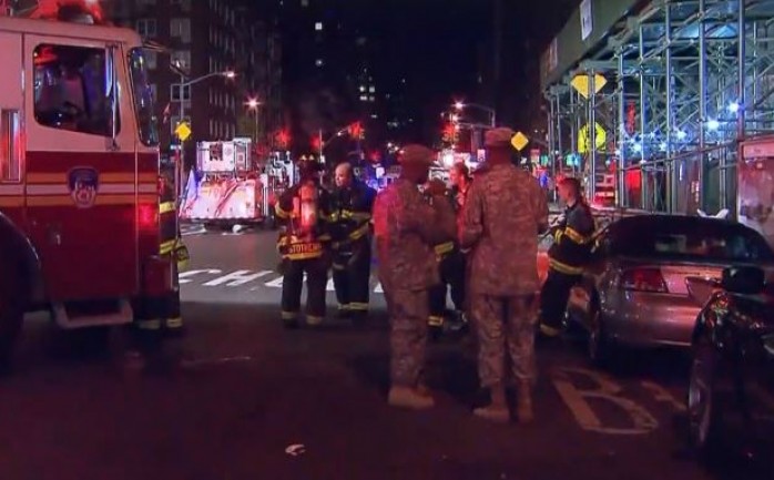 قالت سلطات مدينة نيويورك إن انفجار مانهاتن أمس السبت عمل متعمد وجنائي ولكن لا أدلة على ارتباطه بالإرهاب، وقد خلف الانفجار الضخم الذي يجهل حتى الساعة سببه إصابة 29 شخصا في حي تشلسي وسط نيويورك
